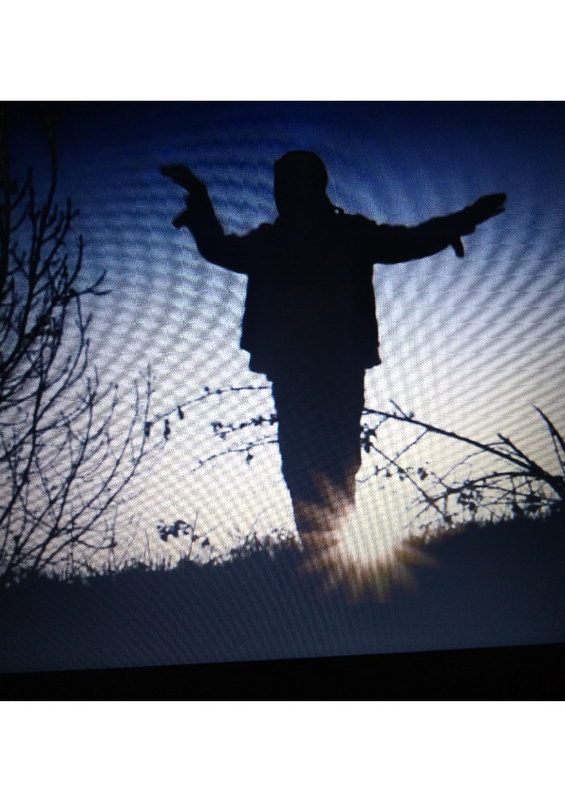 Katrin in ihrem Tanzvideo als DIE ALTE